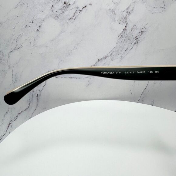 New CHANEL Sunglasses - Picture 8 of 16